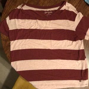 Soft and sexy American Eagle tee.